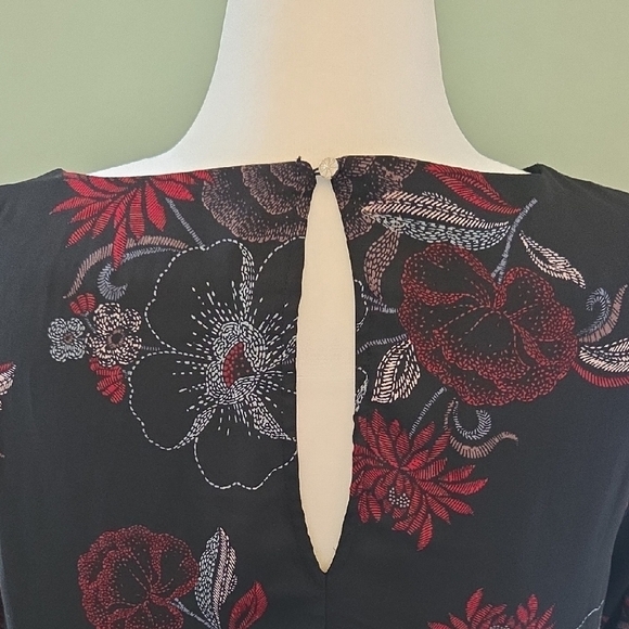Maurices Size 1 (16/18) Blsck With Red Floral A-line Dress with Bishop Sleeves - Picture 8 of 12